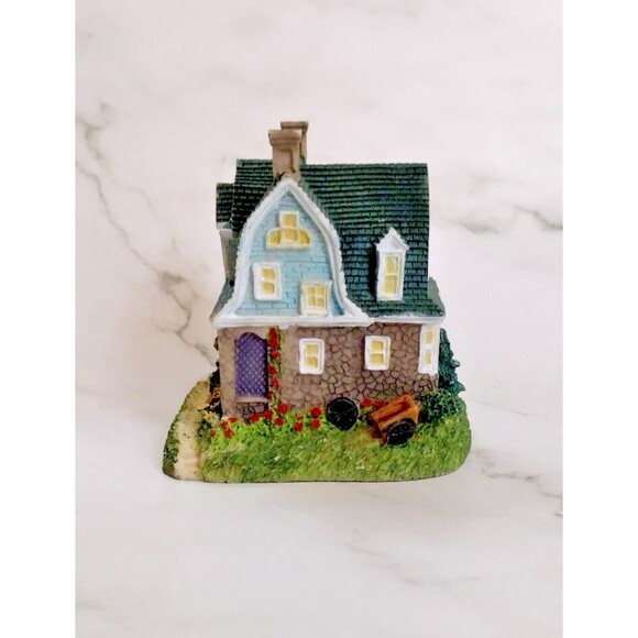 Vintage 98' Miller Family Shingle House AH155 Liberty Falls Village Figurine - Picture 2 of 6